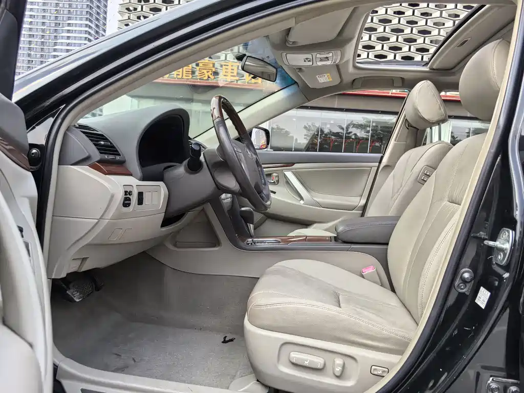 Toyota Camry — миниатюра 9