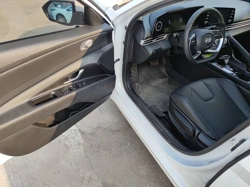 Hyundai Elantra — миниатюра 16