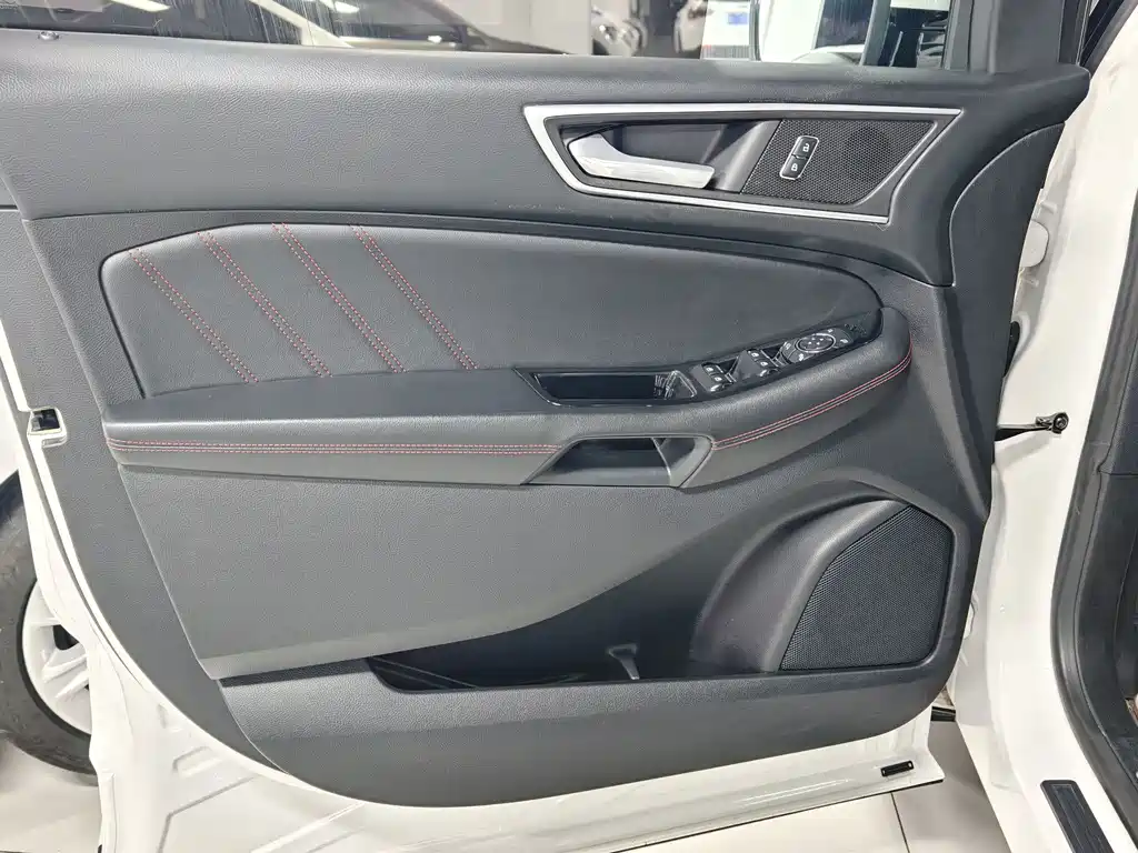 Ford Edge — миниатюра 12
