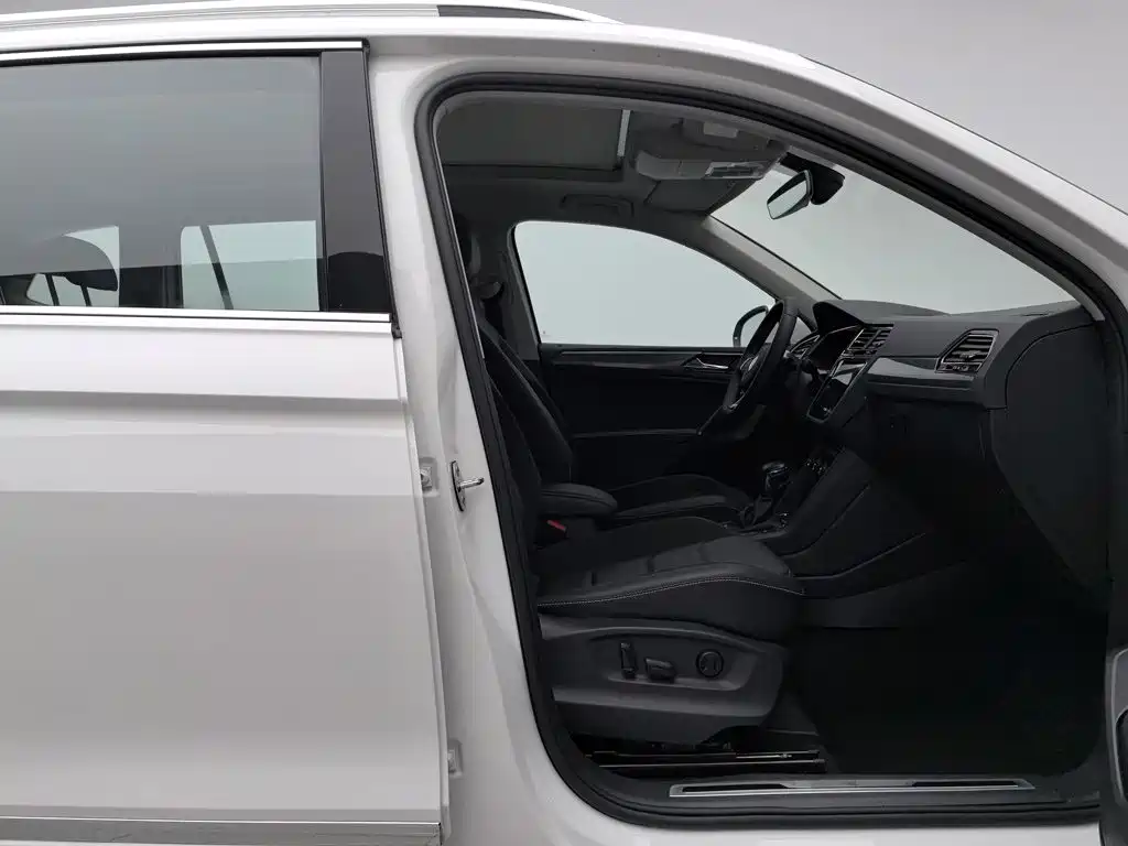 Volkswagen Tiguan L — миниатюра 23