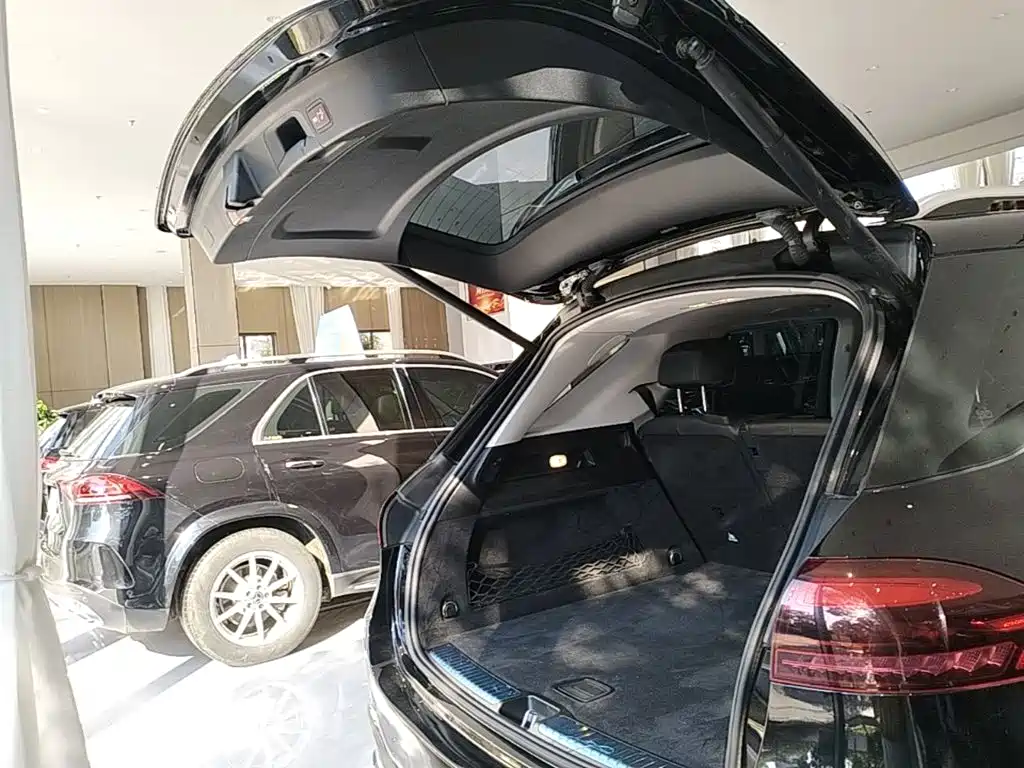 Mercedes-Benz GLE (Import) — миниатюра 19
