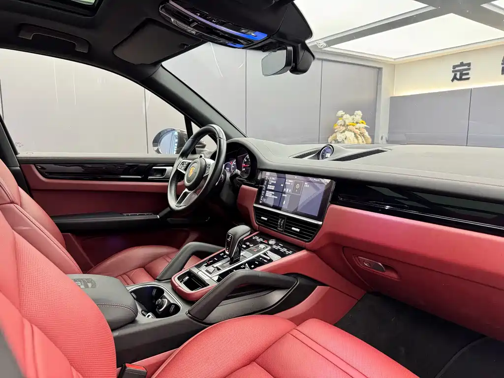 Porsche Cayenne — миниатюра 7