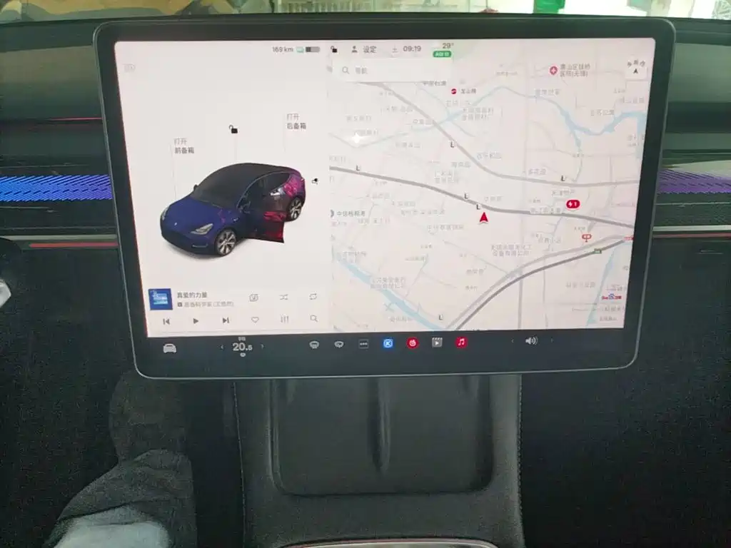 Tesla Model Y — миниатюра 13