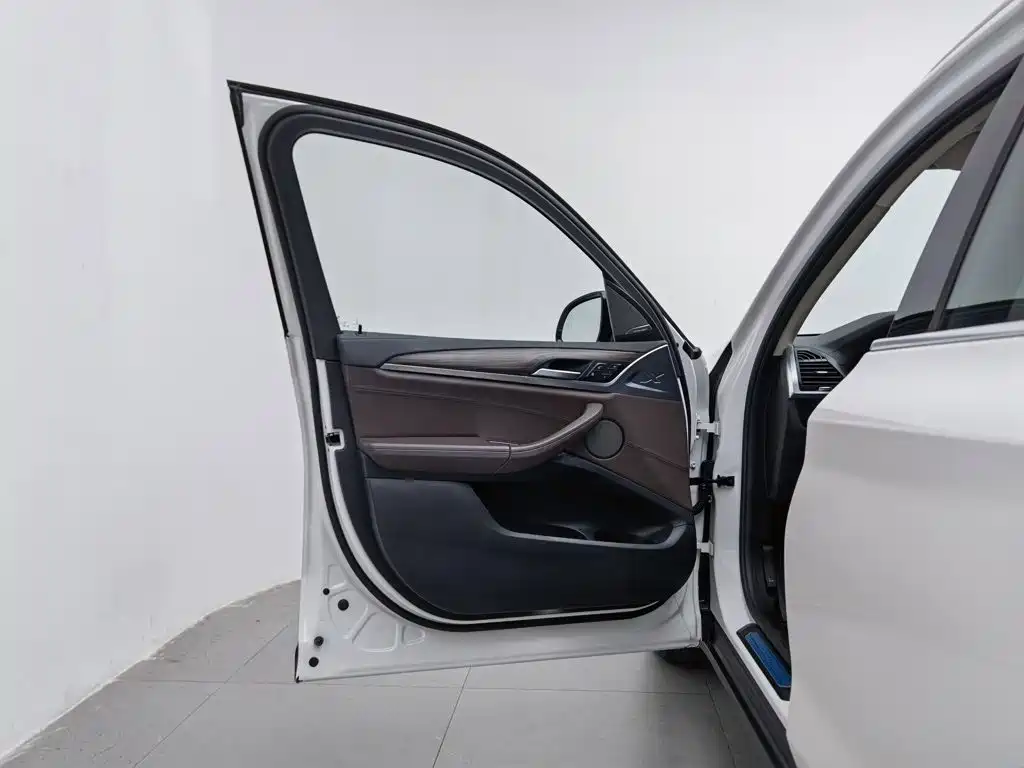 BMW X3 — миниатюра 8