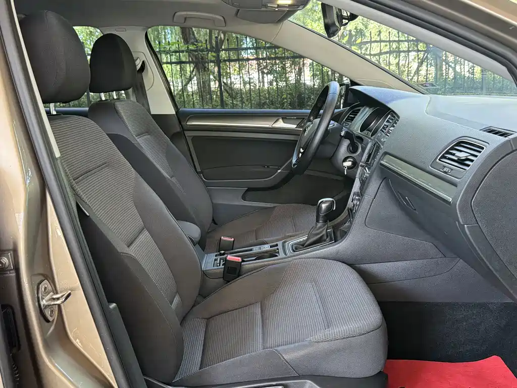 Volkswagen Golf — миниатюра 10