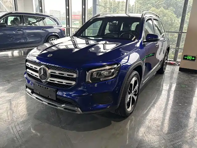 MERCEDES-BENZ GLB