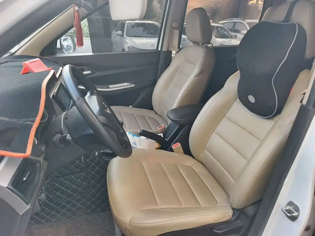 Wuling Hongguang — миниатюра 8