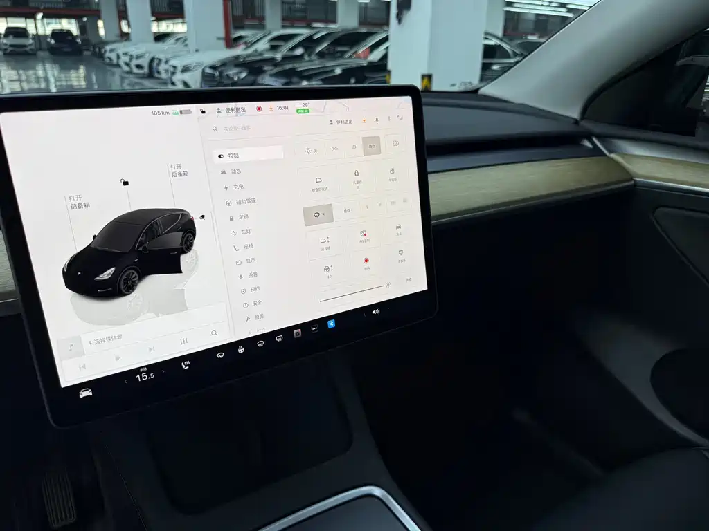 Tesla Model Y — миниатюра 6