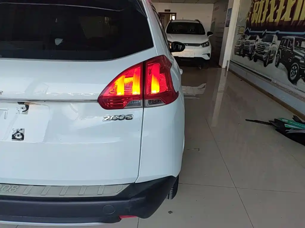 Peugeot 2008 — миниатюра 8