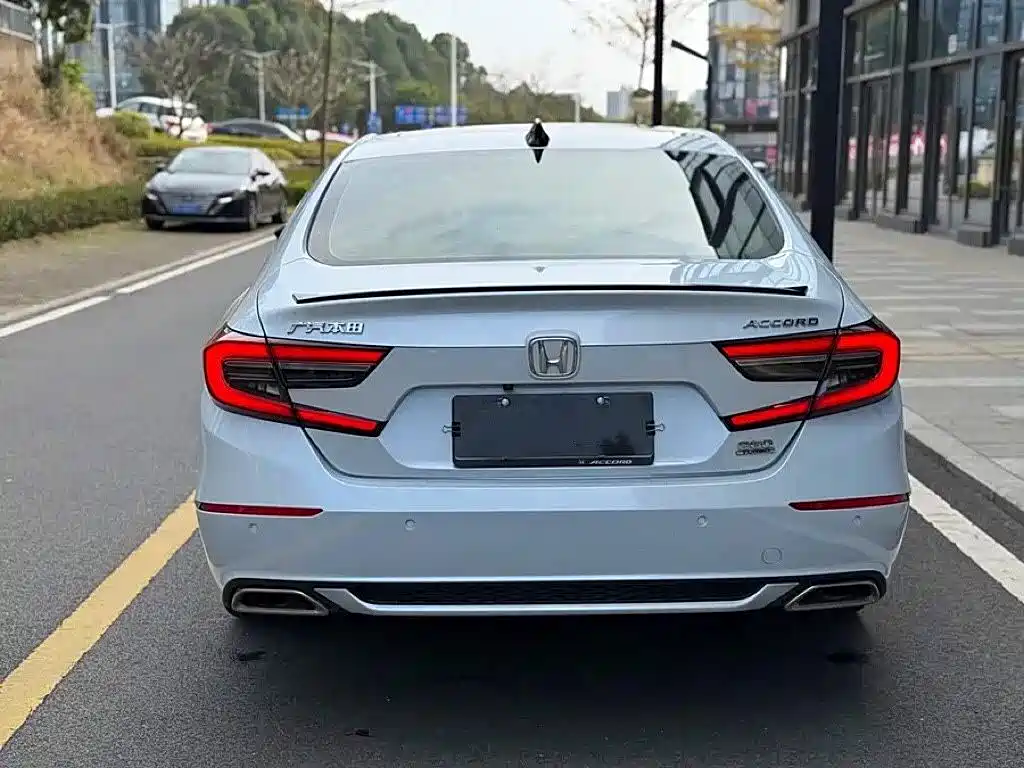 Honda Accord — миниатюра 8