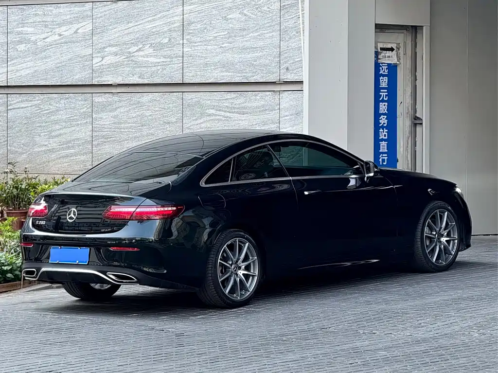 MERCEDES-BENZ E CLASS