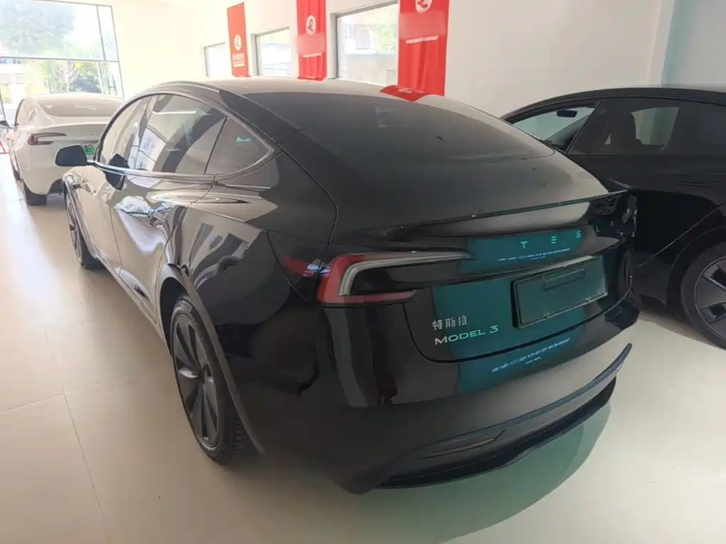 Tesla Model 3 — миниатюра 5