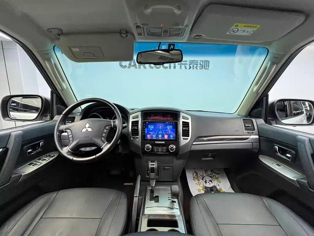 Mitsubishi Pajero (Import) — миниатюра 10
