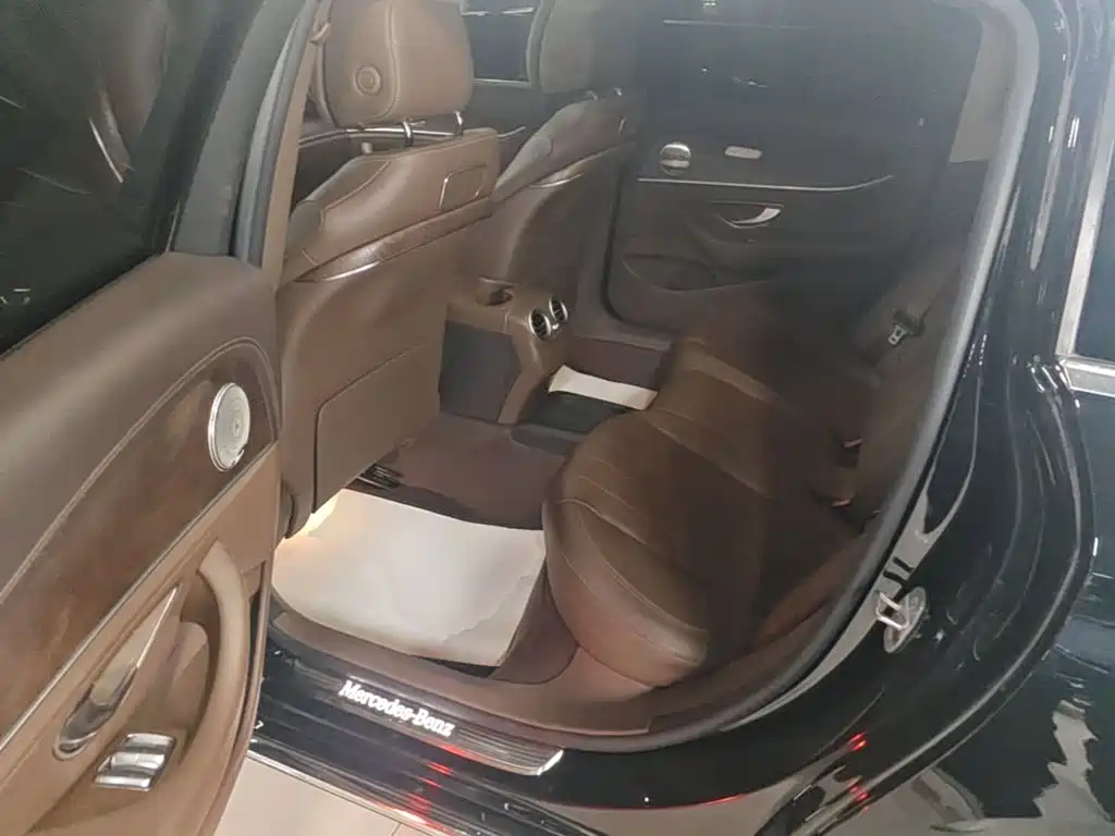 Mercedes-Benz E-Class — миниатюра 17