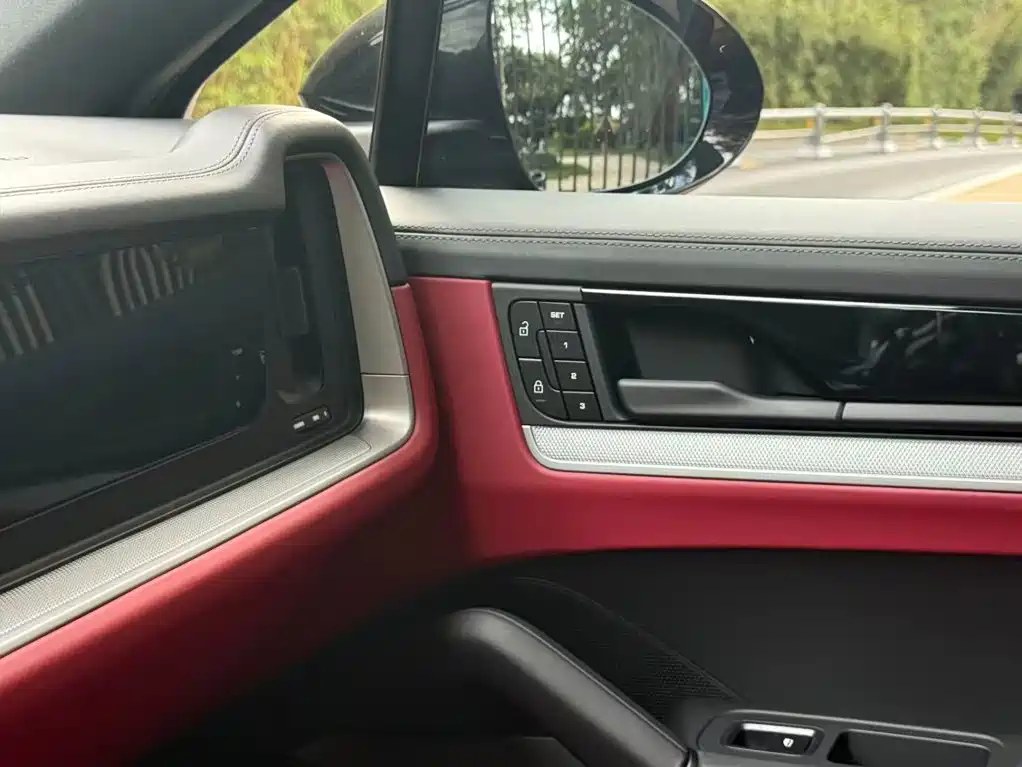 Porsche Cayenne — миниатюра 21