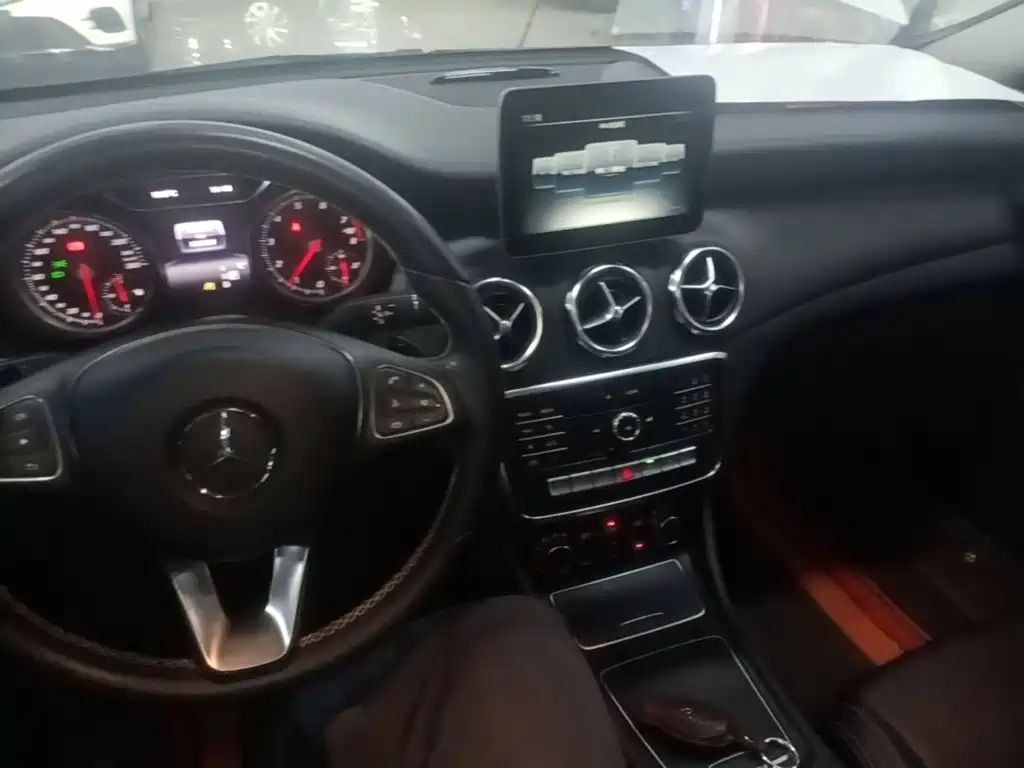 Mercedes-Benz GLA — миниатюра 10