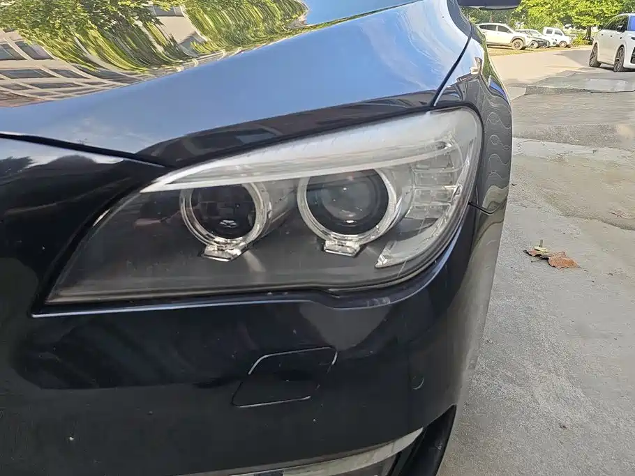 BMW 7 Series — миниатюра 5