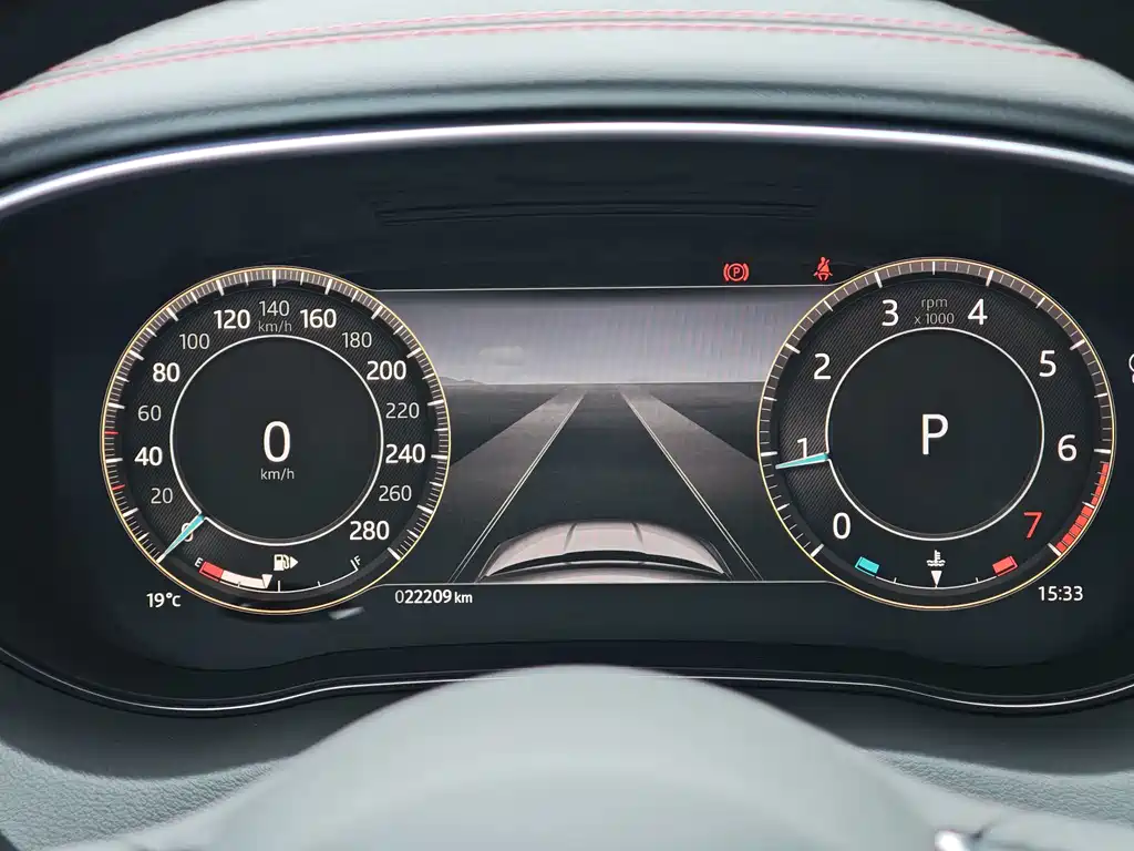 Jaguar E-PACE — миниатюра 7