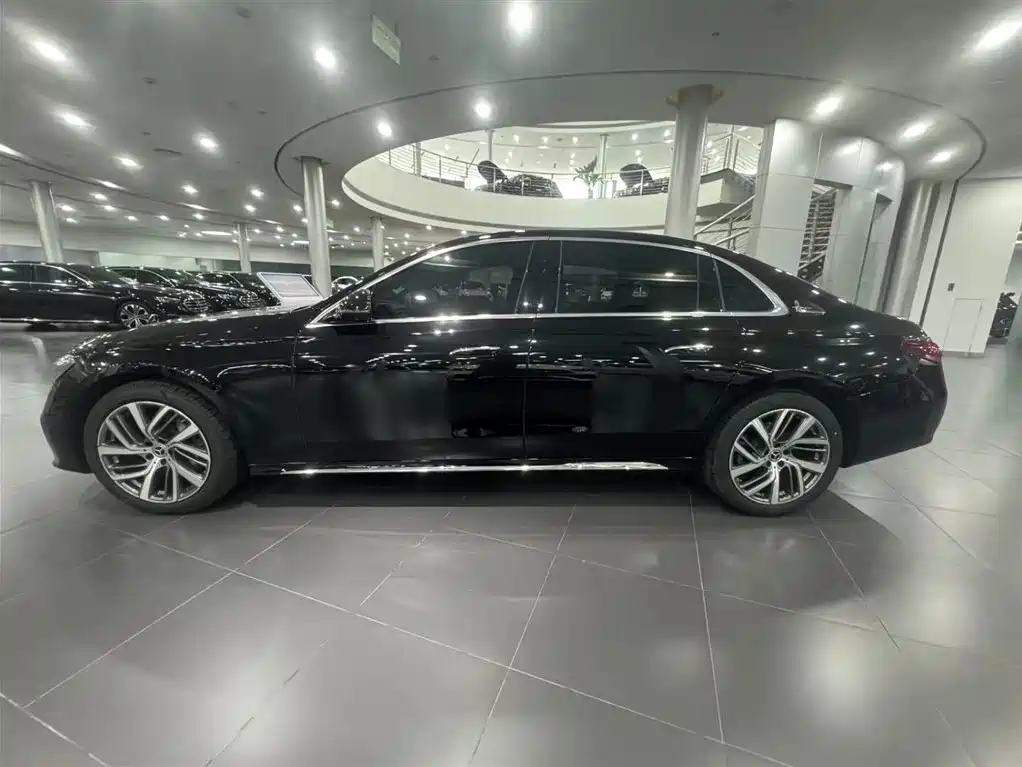 Mercedes-Benz E-Class — миниатюра 2