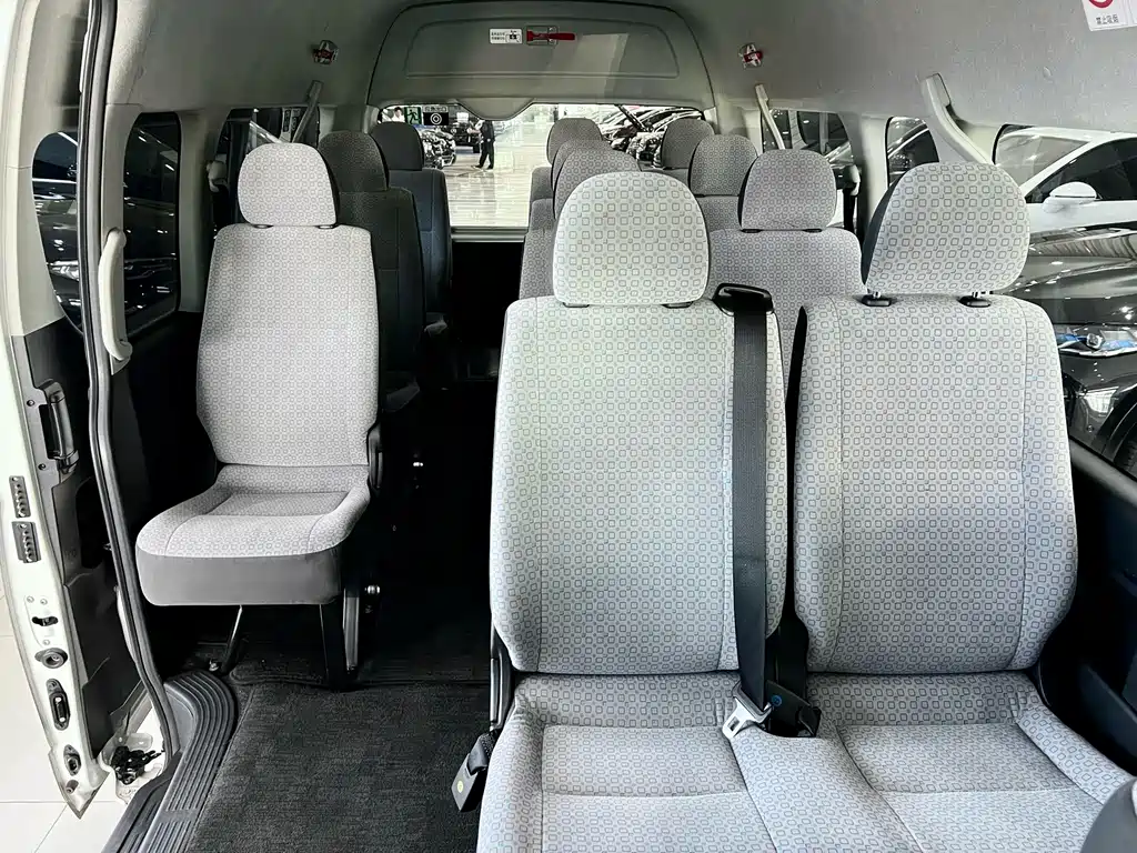 Toyota Hiace — миниатюра 10