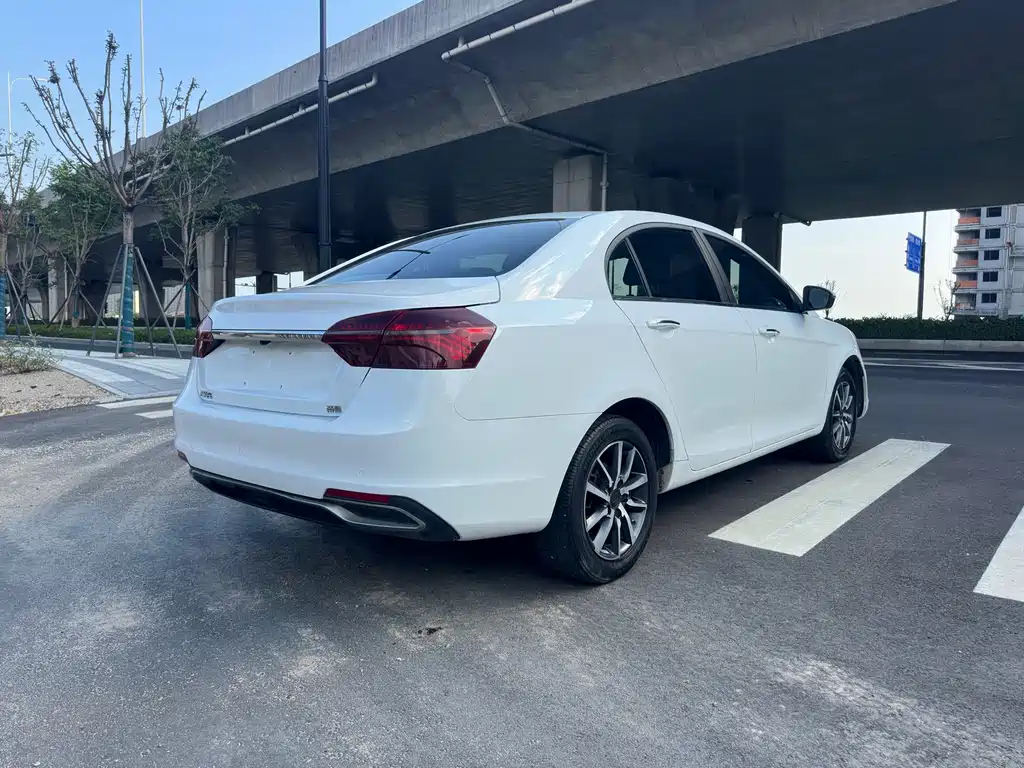 Geely Emgrand — миниатюра 5