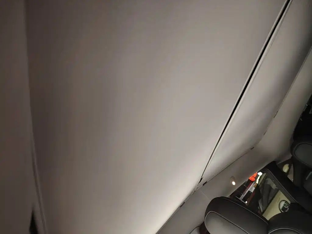 Tesla Model Y — миниатюра 18