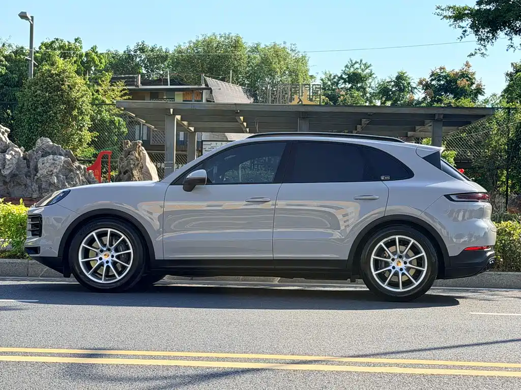 Porsche Cayenne — миниатюра 10