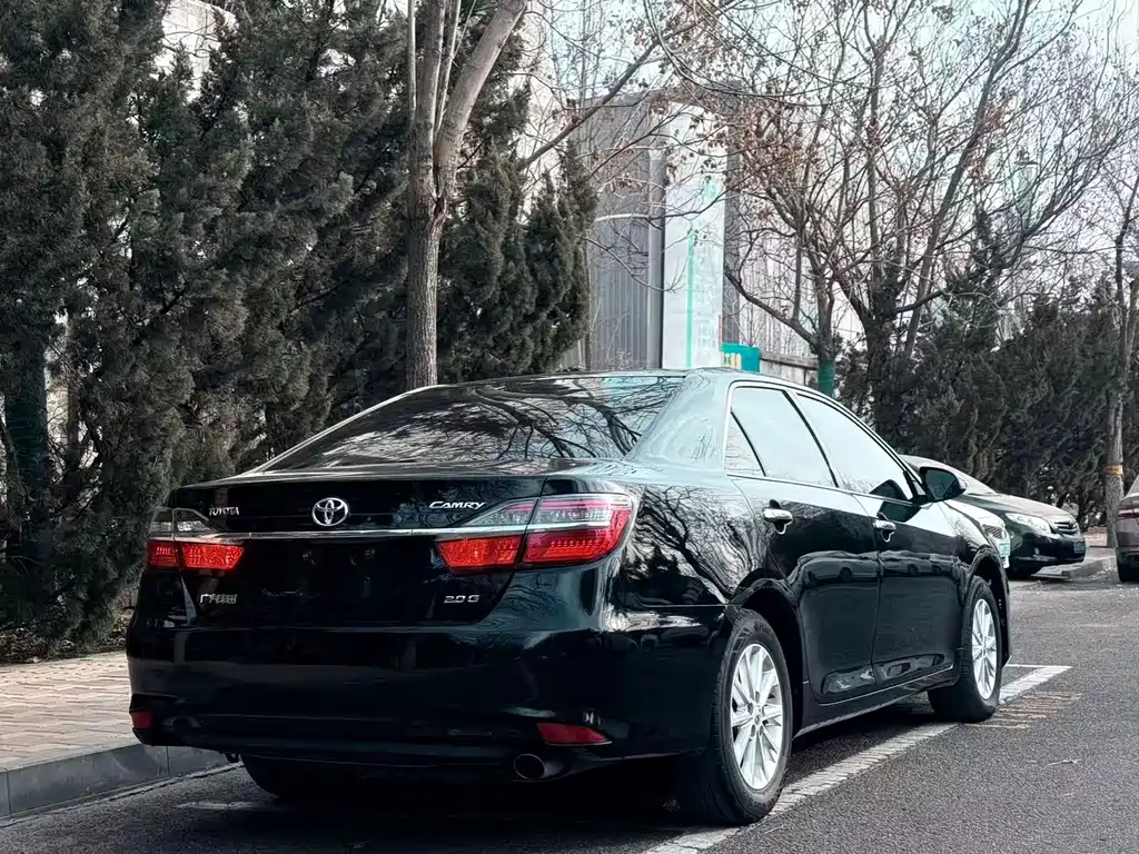 TOYOTA CAMRY