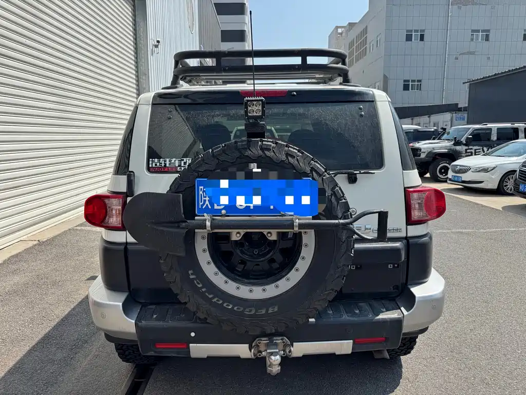 Toyota FJ Cruiser — миниатюра 3
