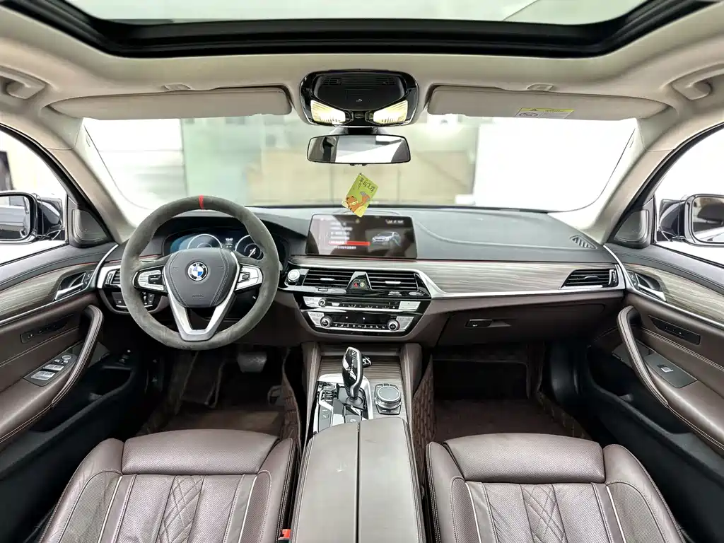 BMW 5 Series New Energy — миниатюра 6