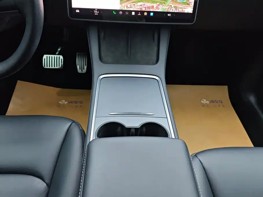 Tesla Model Y — миниатюра 15