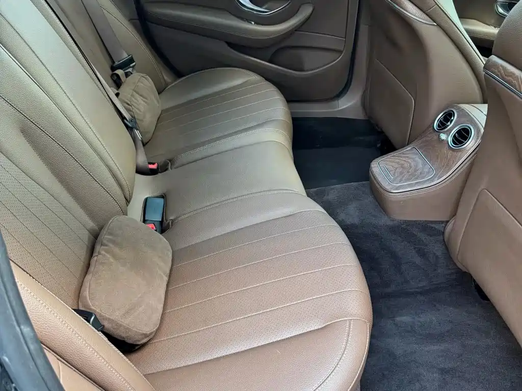 Mercedes-Benz E-Class — миниатюра 10
