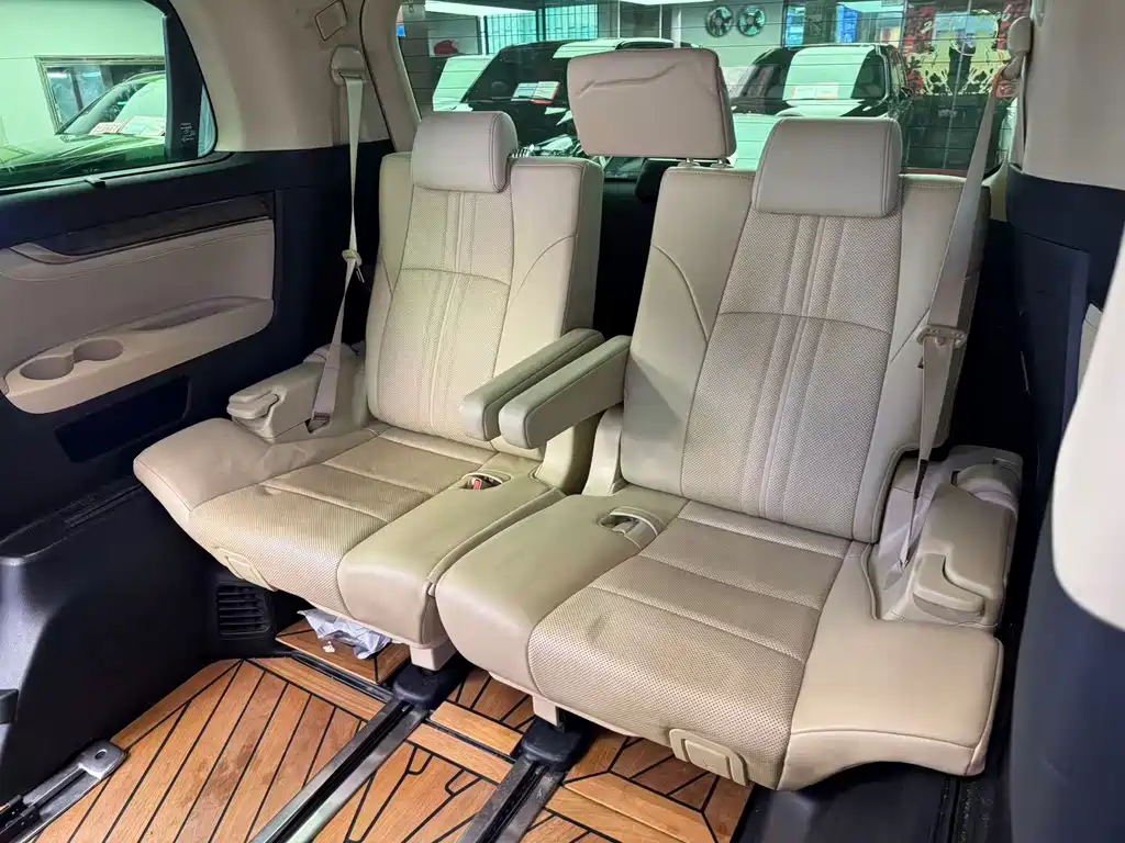 Toyota Vellfire — миниатюра 9