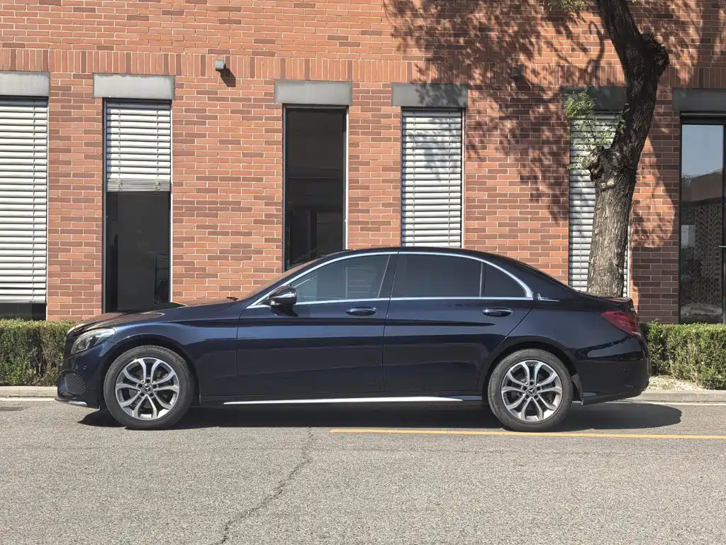 Mercedes-Benz C-Class — миниатюра 11