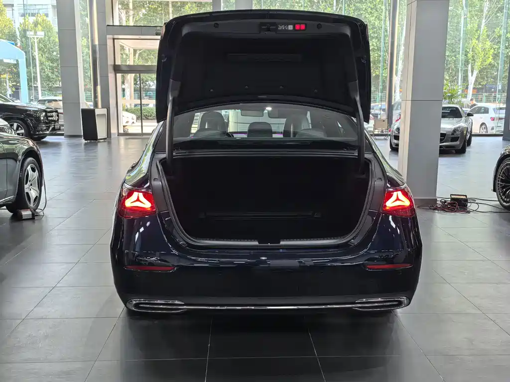 Mercedes-Benz E-Class — миниатюра 15