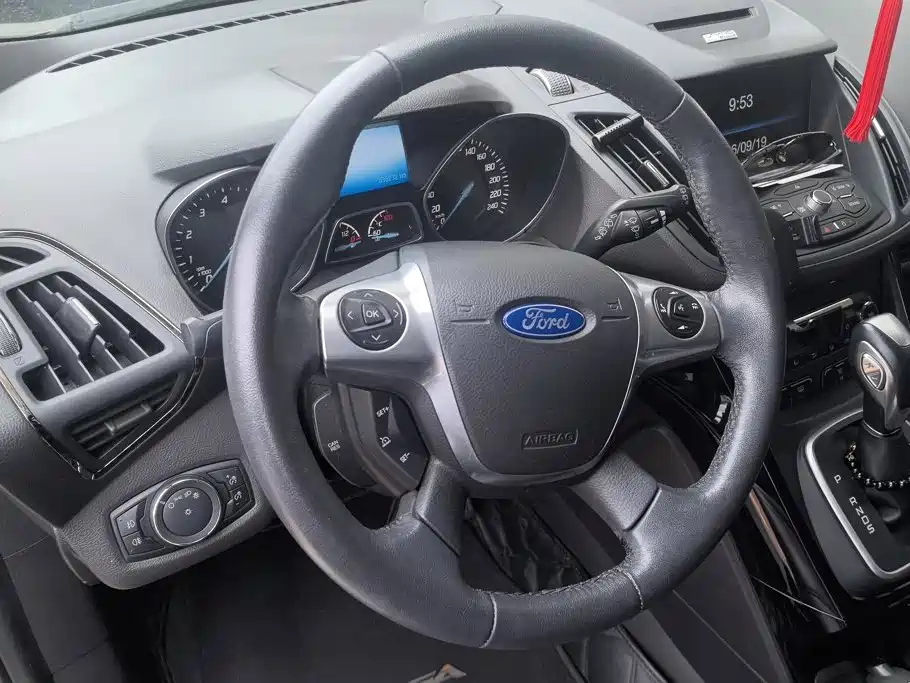 Ford Kuga — миниатюра 15