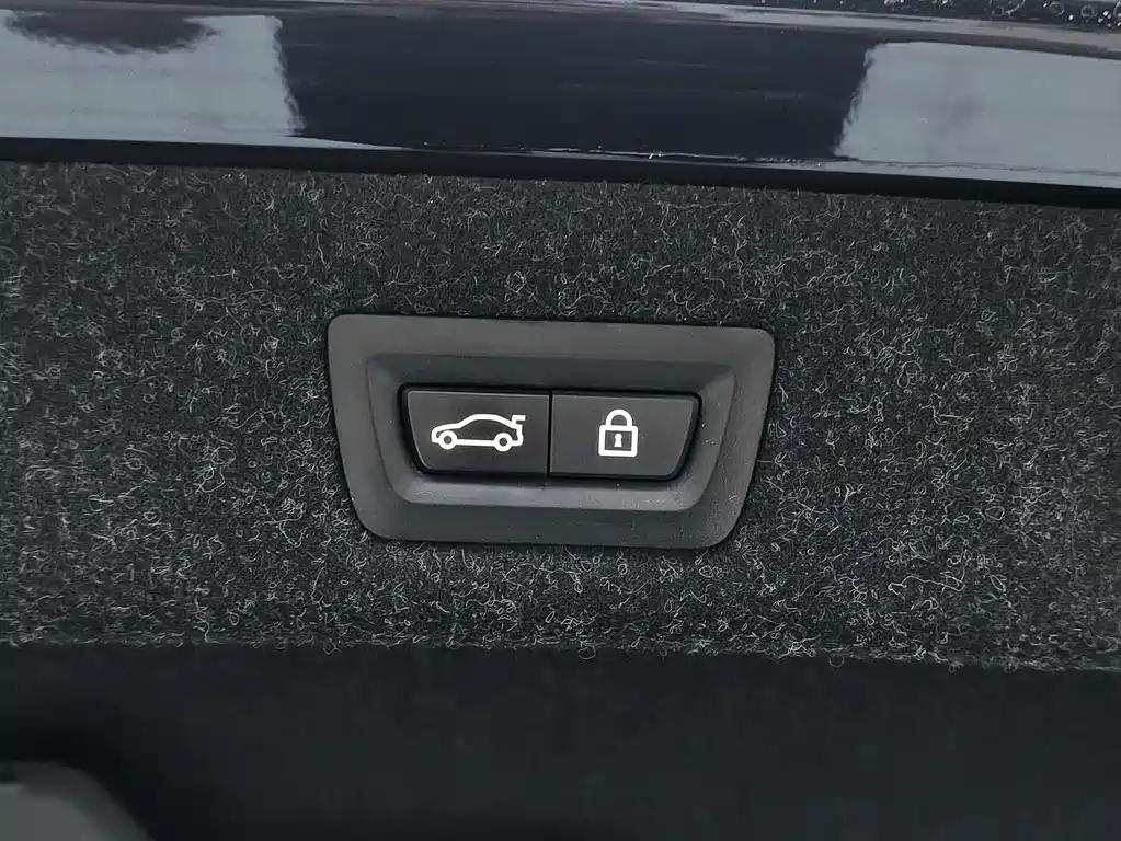BMW 5 Series — миниатюра 12