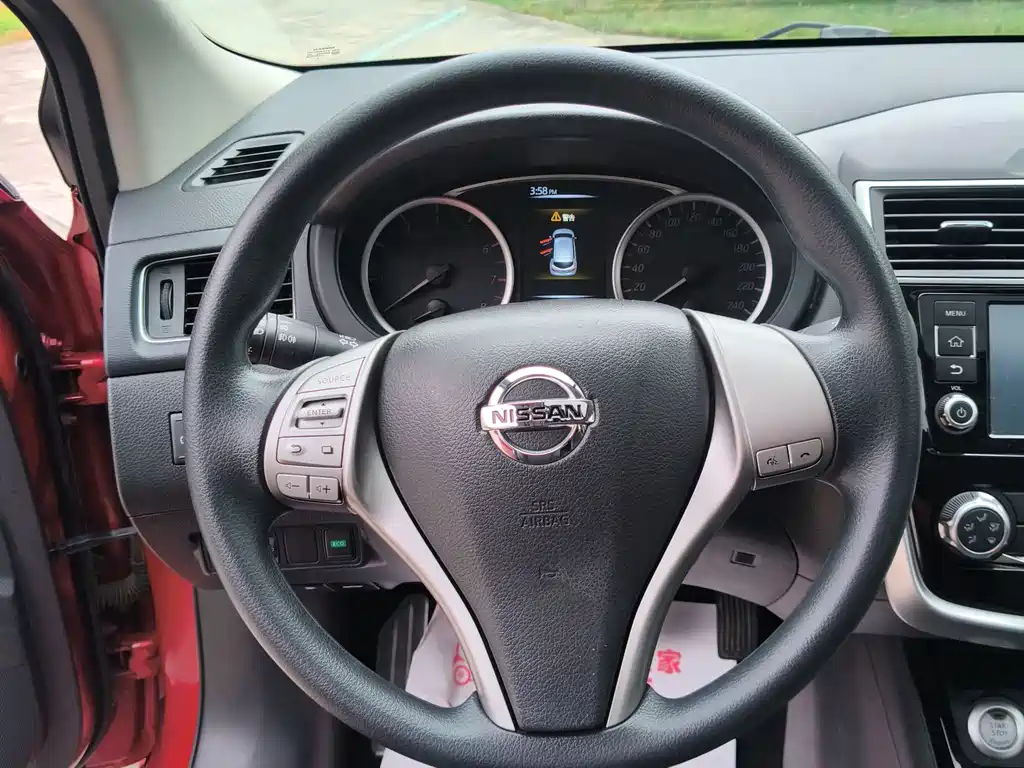 Nissan Tiida — миниатюра 12