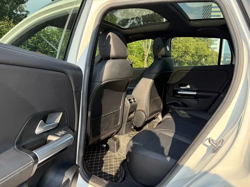 Mercedes-Benz GLA — миниатюра 7