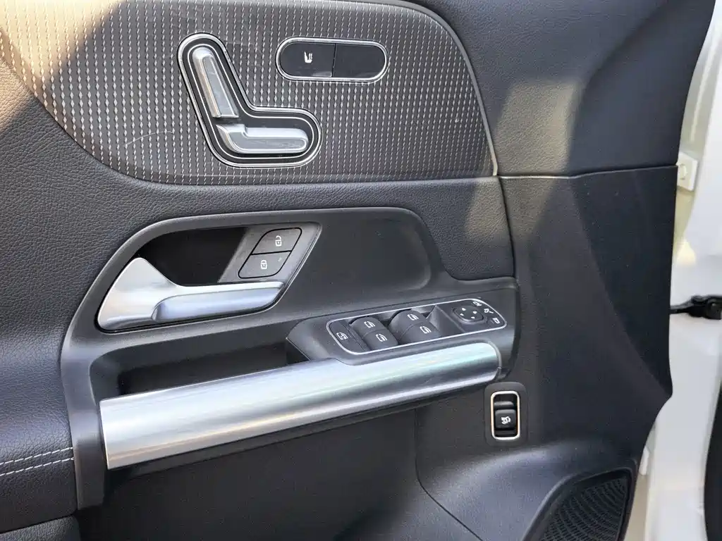 Mercedes-Benz GLA — миниатюра 8