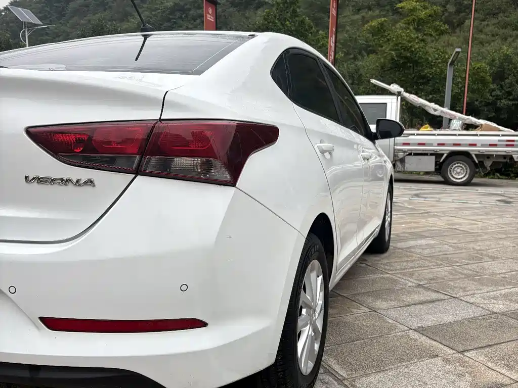 Hyundai Verna — миниатюра 7