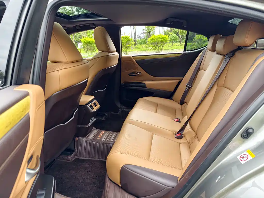 Lexus ES — миниатюра 13