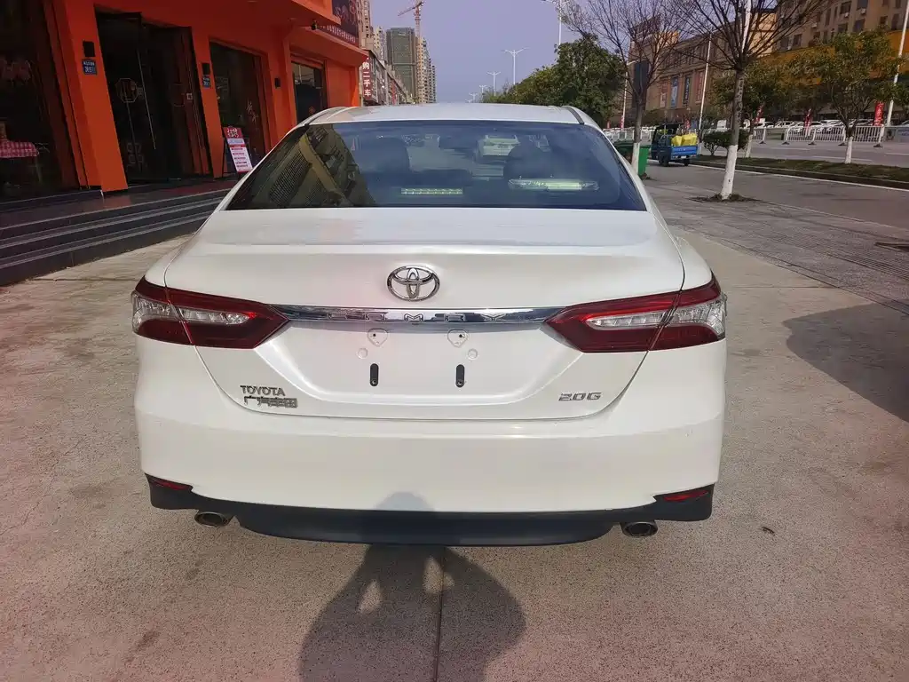 Toyota Camry — миниатюра 5