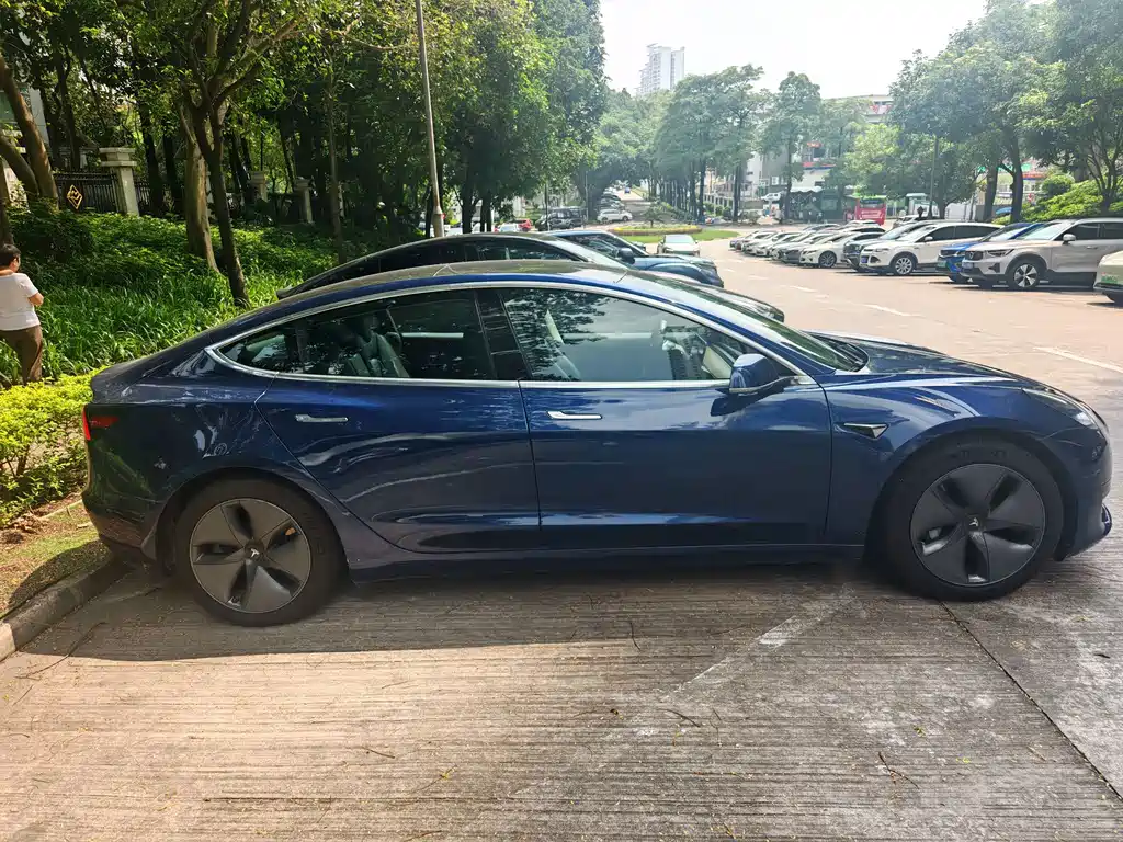 Tesla Model 3 — миниатюра 13