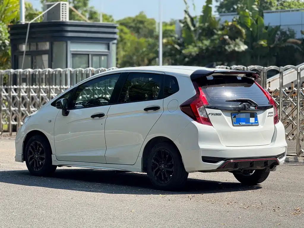 Honda Fit — миниатюра 9