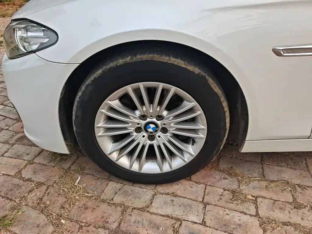 BMW 5 Series — миниатюра 23