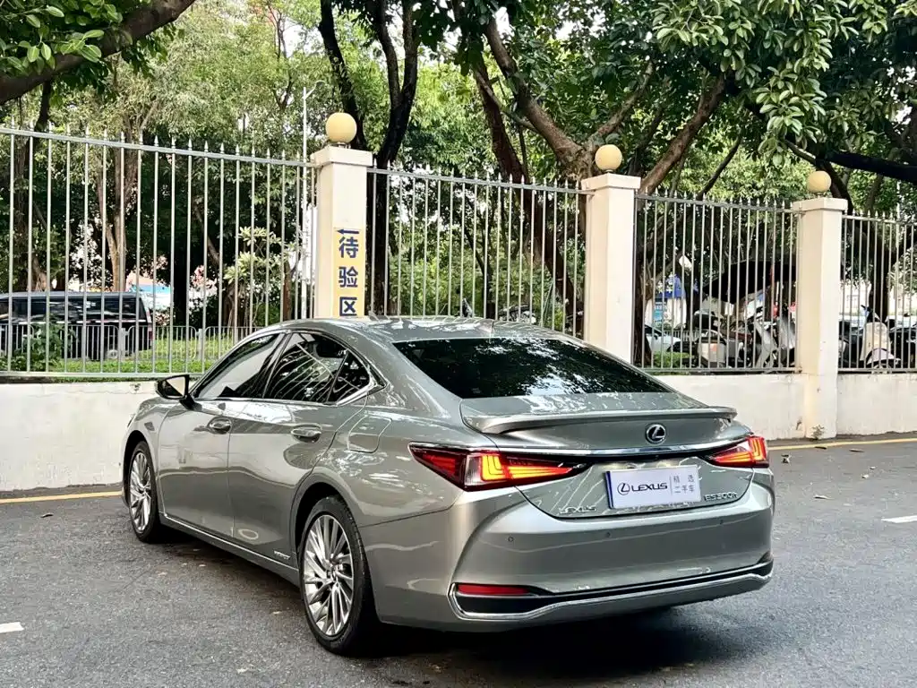 Lexus ES — миниатюра 7