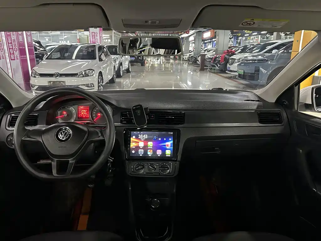 Volkswagen Santana — миниатюра 6