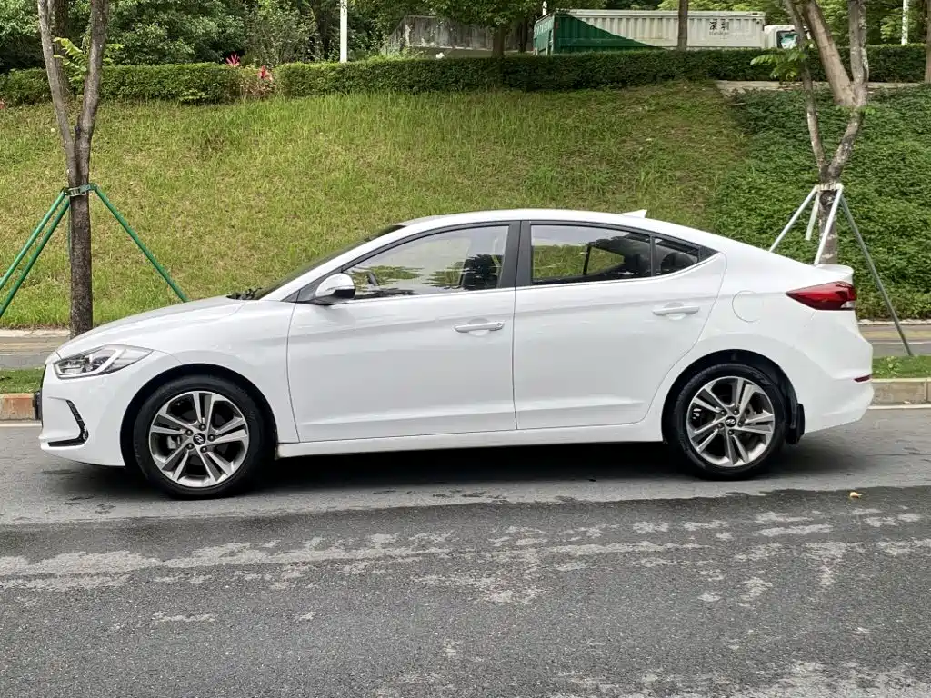 Hyundai Elantra — миниатюра 19