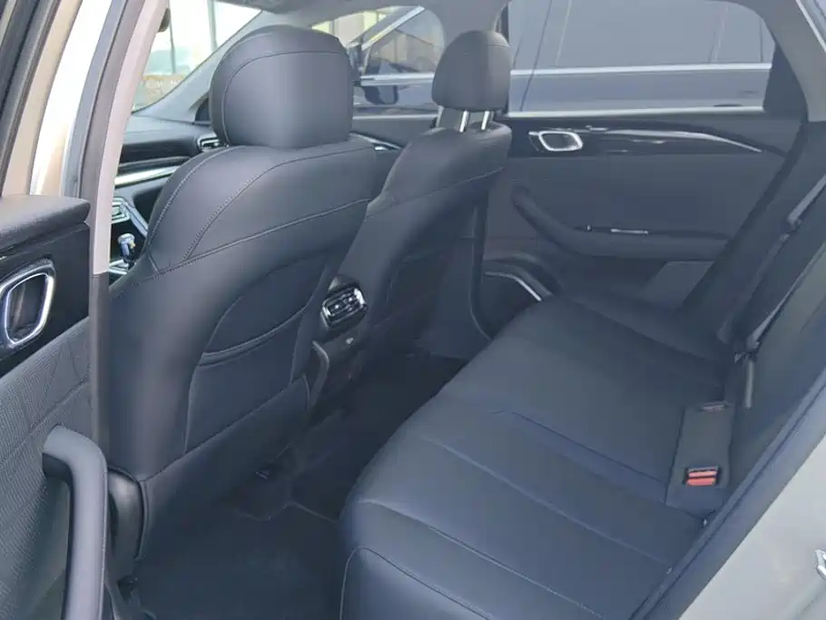 Geely Emgrand — миниатюра 11